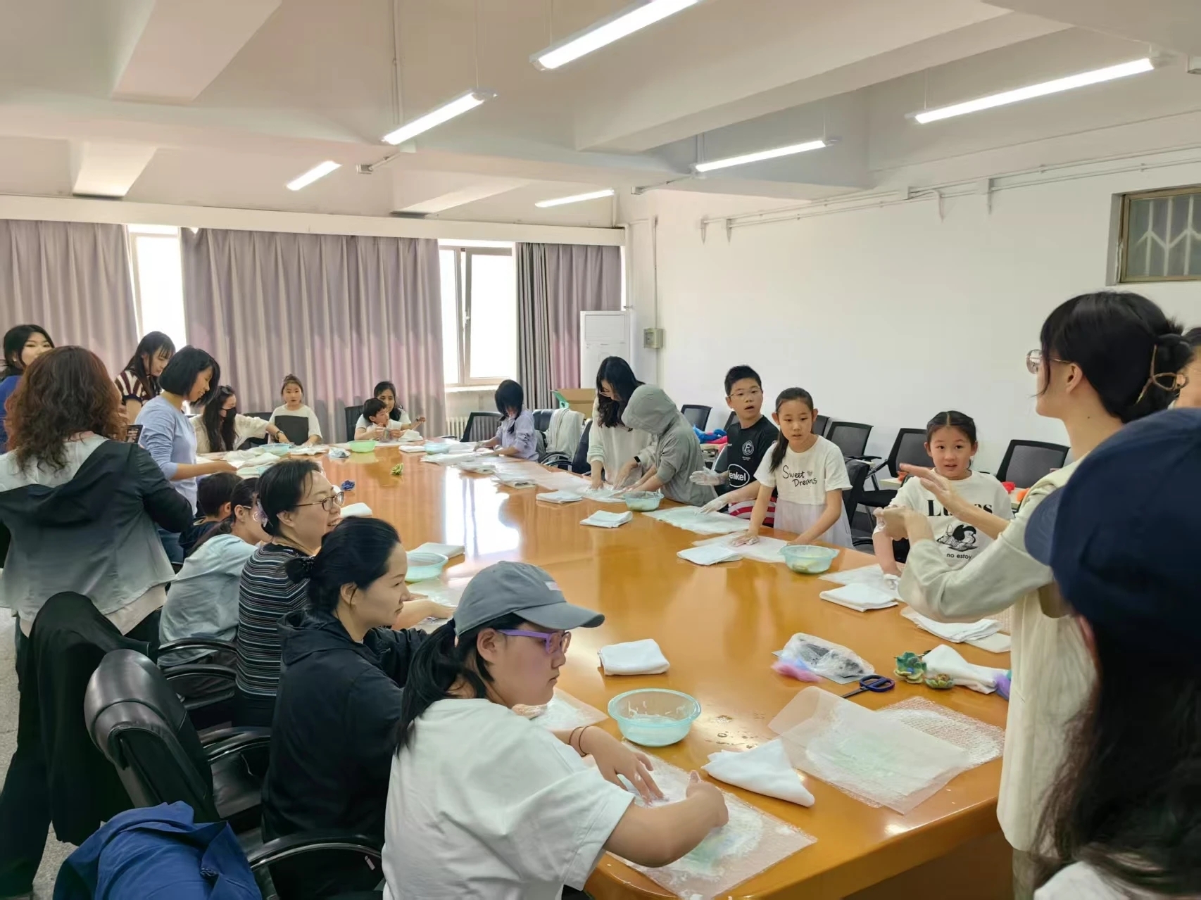 让爱“毡”放——北京服装学院妇联举办母亲节羊毛毡手工制作亲子活动