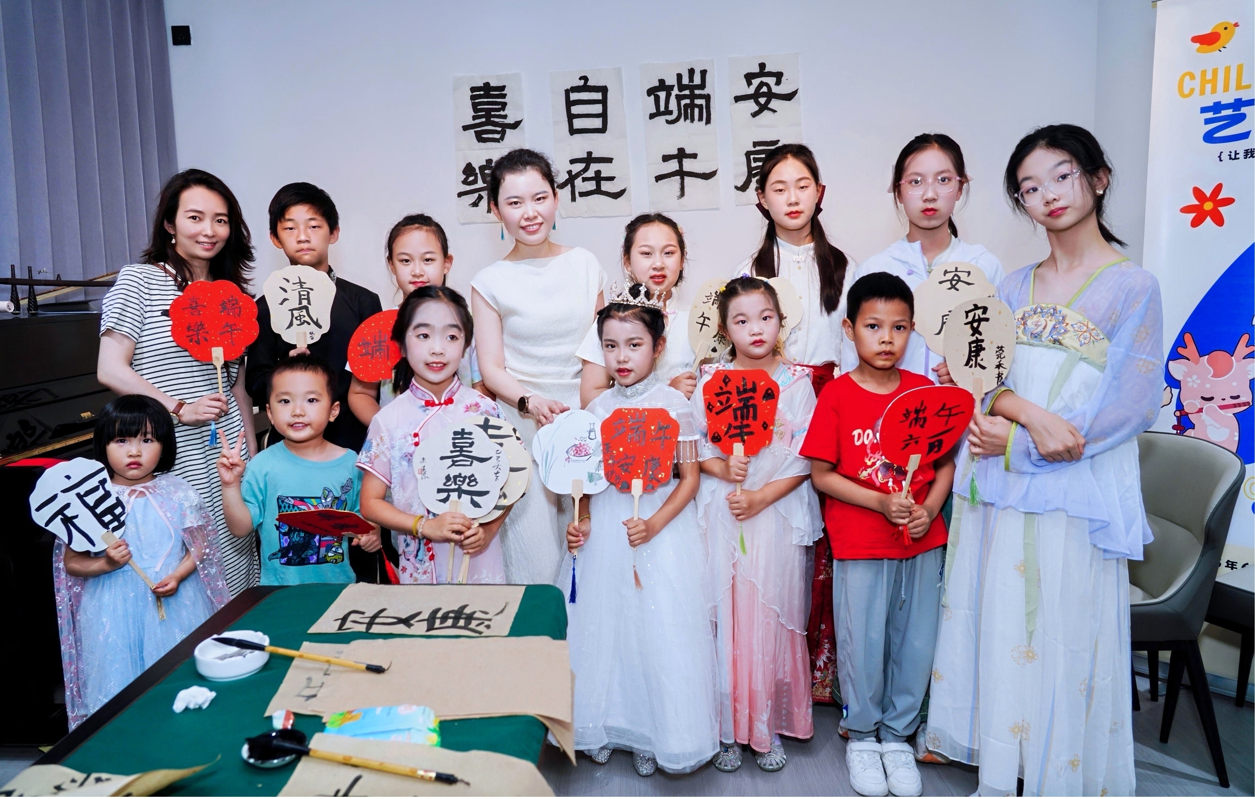 北京科技大学妇联举办六一亲子书法体验活动