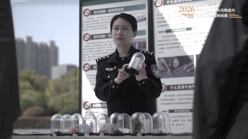 01《清醒的青春更滚烫》.jpg