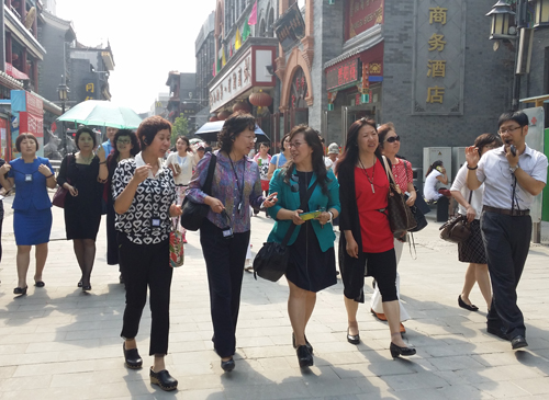 驻区中央机关、企业女领导干部走进西城特色街区_北京妇女网