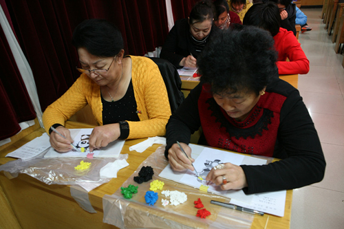 二十七团举办庆三八魅力女性手工技艺培训班